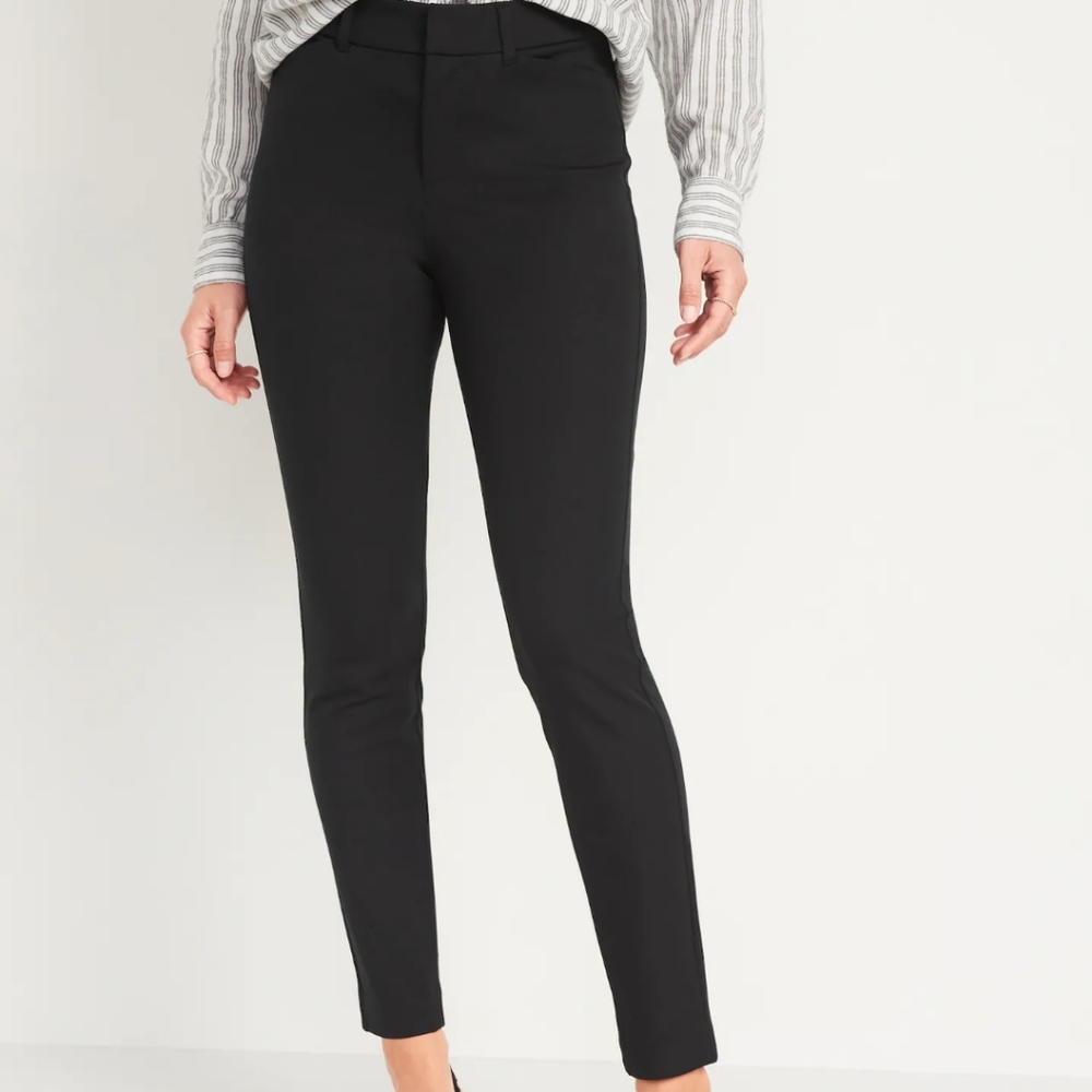 old Navy pixie black pants size 8, has some fading